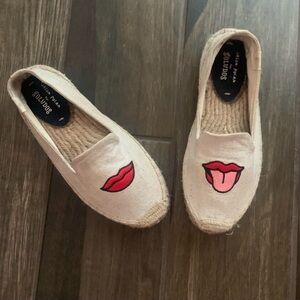 Soludos Women’s Cream Espadrille Flats with Red and Pink Lip Patches